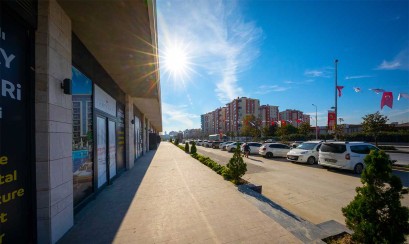 commercials-on-main-highway-in-esenyurt